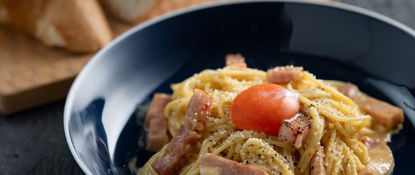 自分で作ったカルボナーラを1灯で撮影（studio akegure）