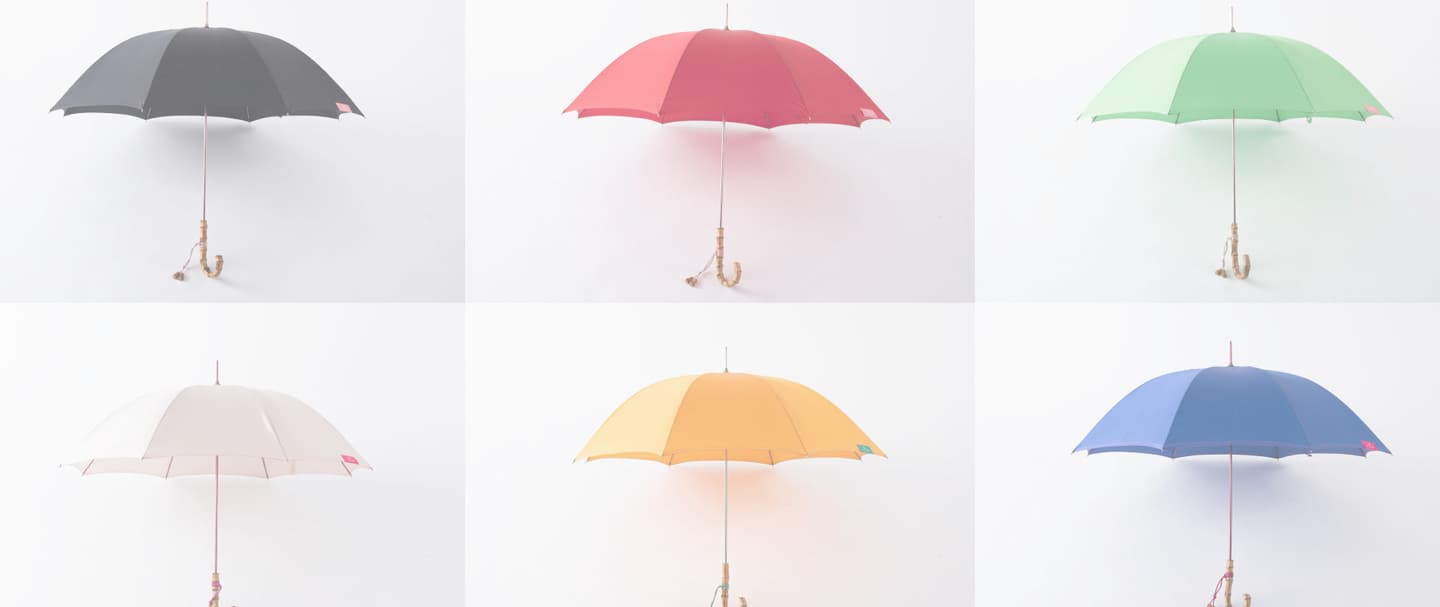 白背景をライティングして撮ったカラフルな傘（大阪）