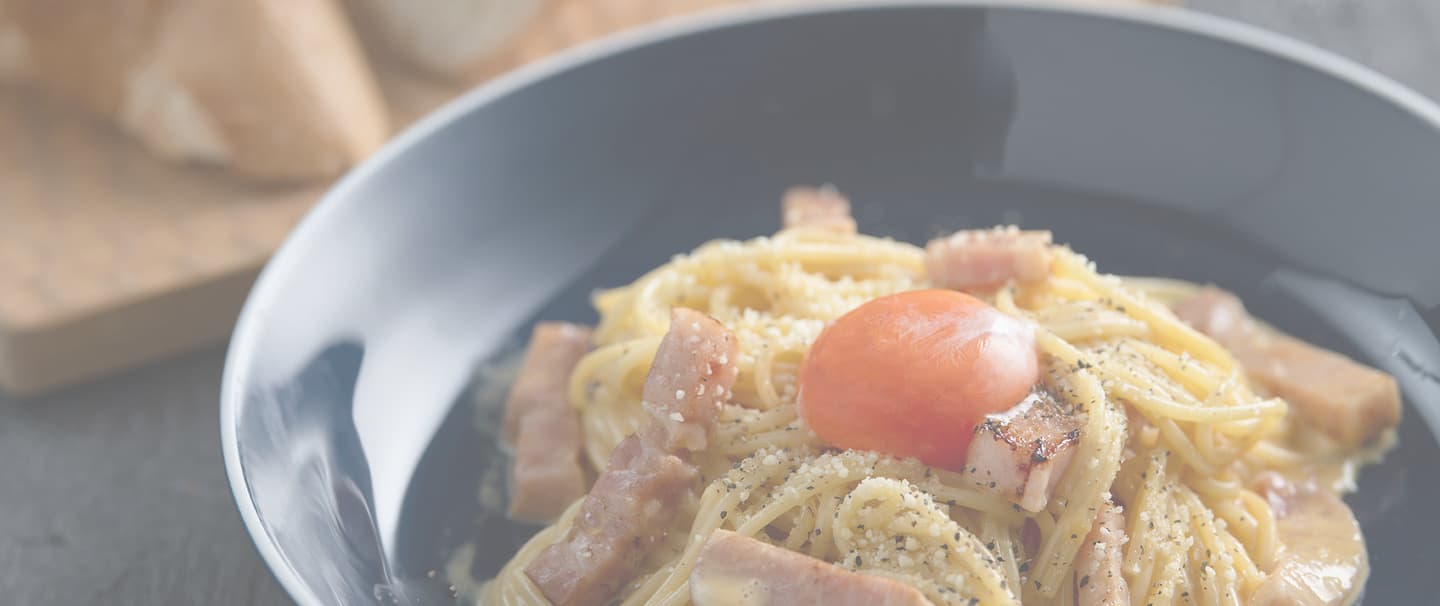 自分で作ったカルボナーラを1灯で撮影（studio akegure）