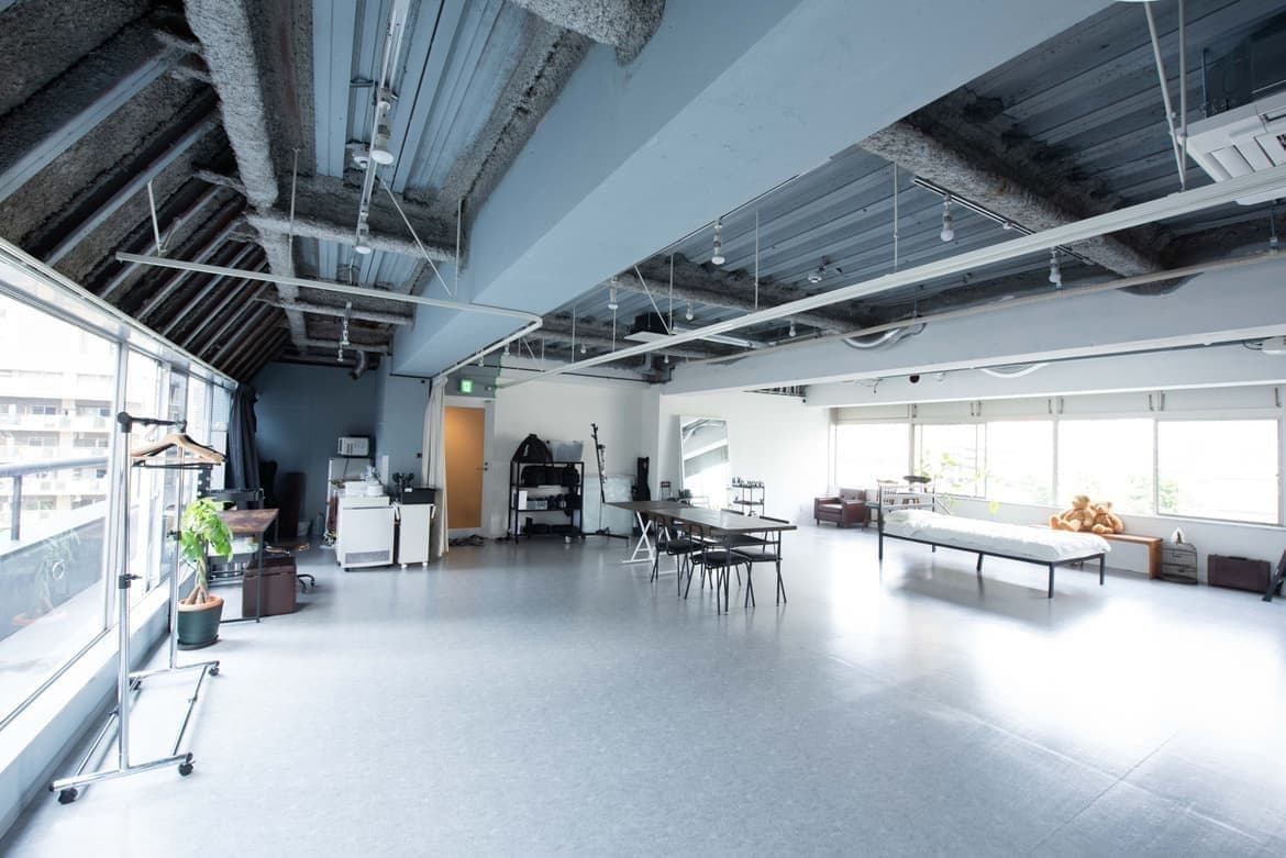 大阪市西区の自然光レンタル撮影スタジオ studio akegure｜室内全景（120㎡）